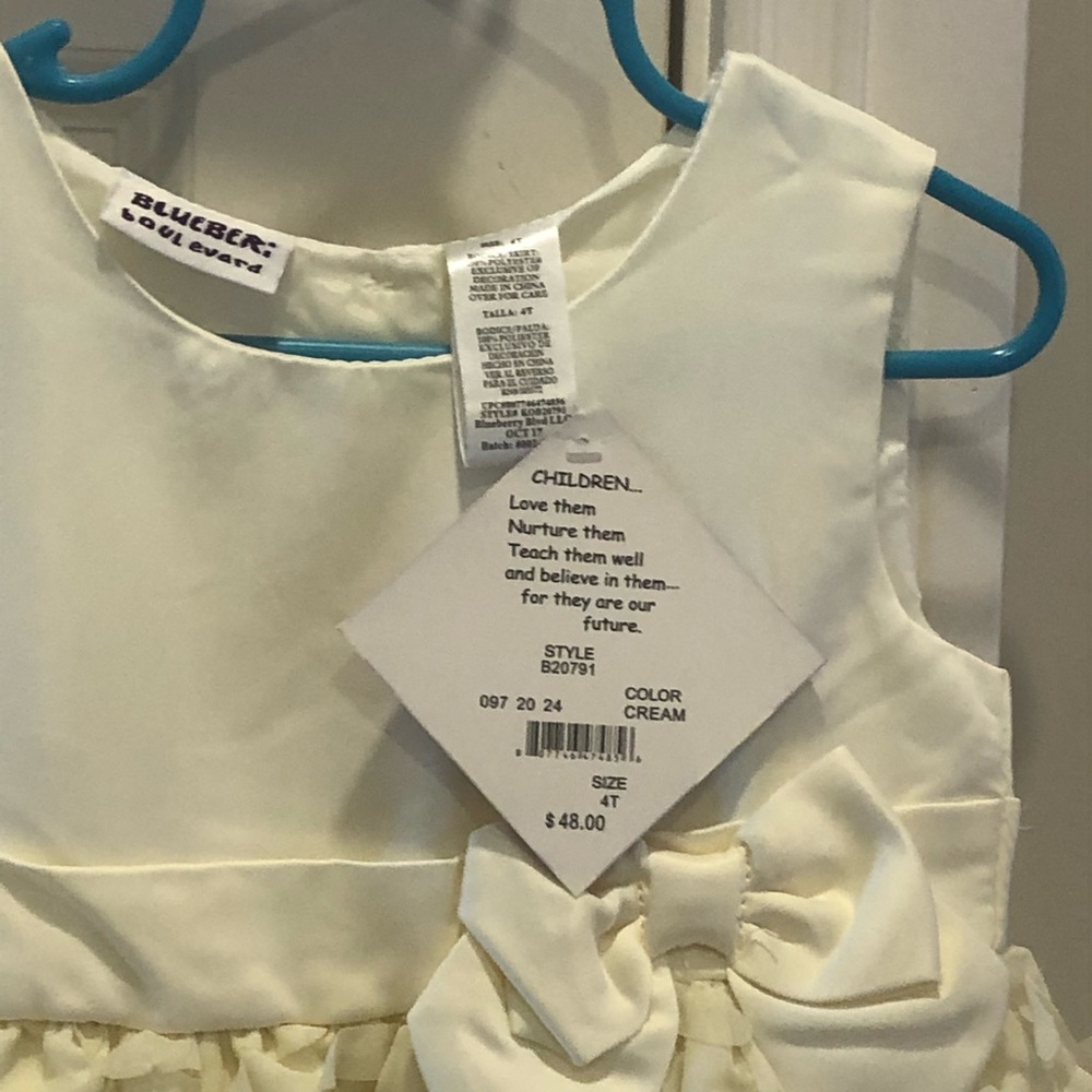 Brand New Beautiful Ivory Girls 4T Dress. - Picture 2 of 2